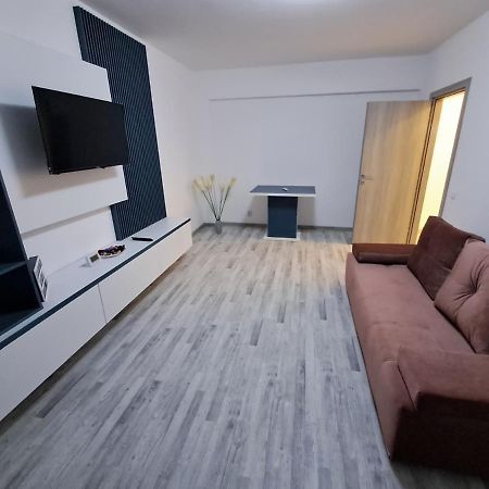 Happy Rental Apartments 2 Craiova Bagian luar foto