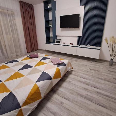 Happy Rental Apartments 2 Craiova Bagian luar foto