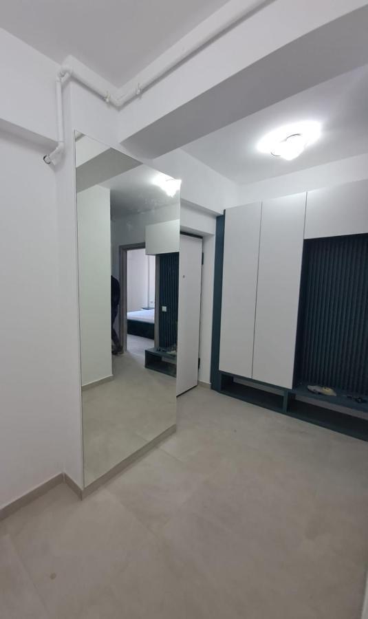 Happy Rental Apartments 2 Craiova Bagian luar foto