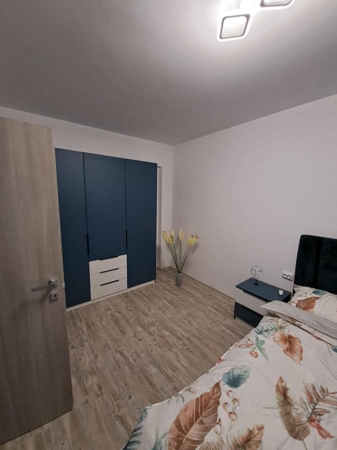 Happy Rental Apartments 2 Craiova Bagian luar foto