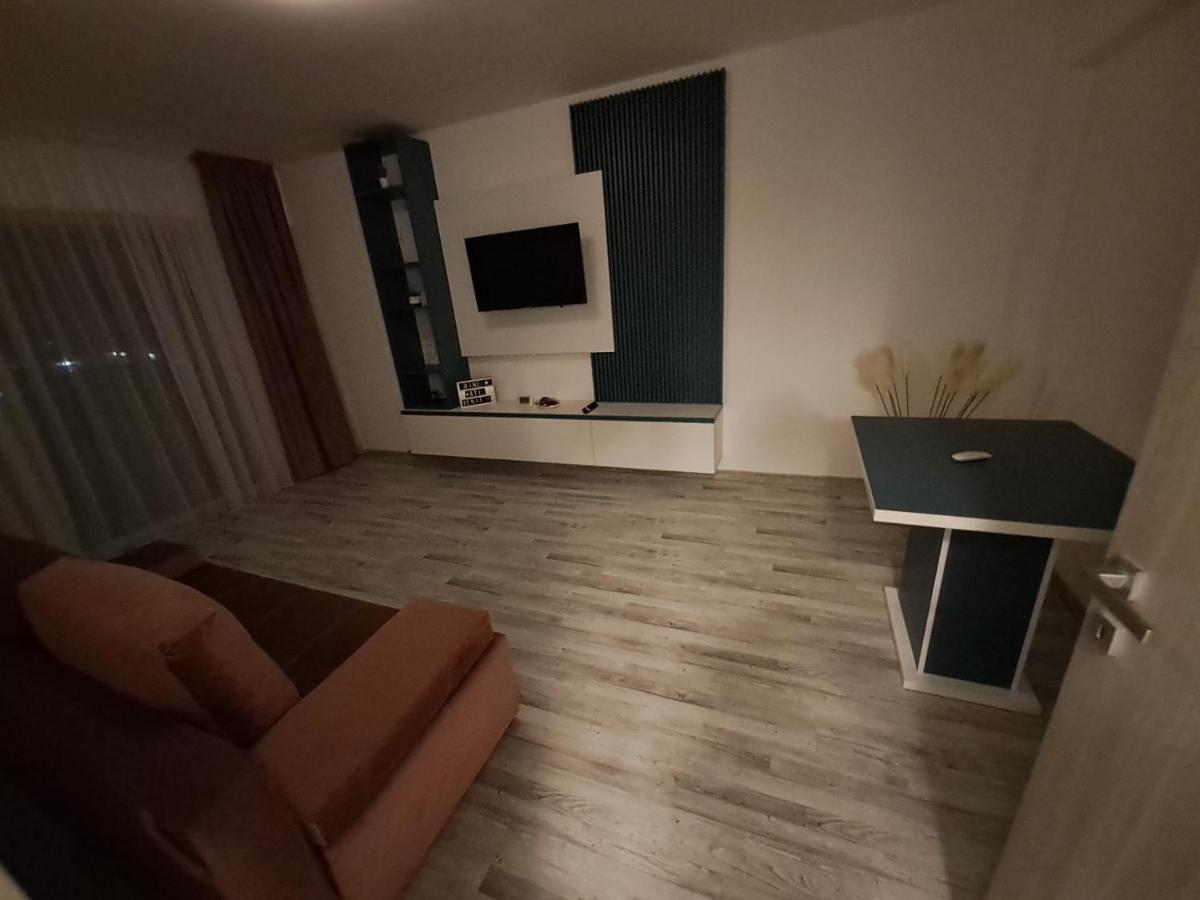 Happy Rental Apartments 2 Craiova Bagian luar foto