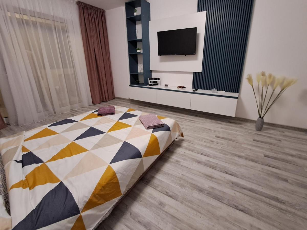 Happy Rental Apartments 2 Craiova Bagian luar foto