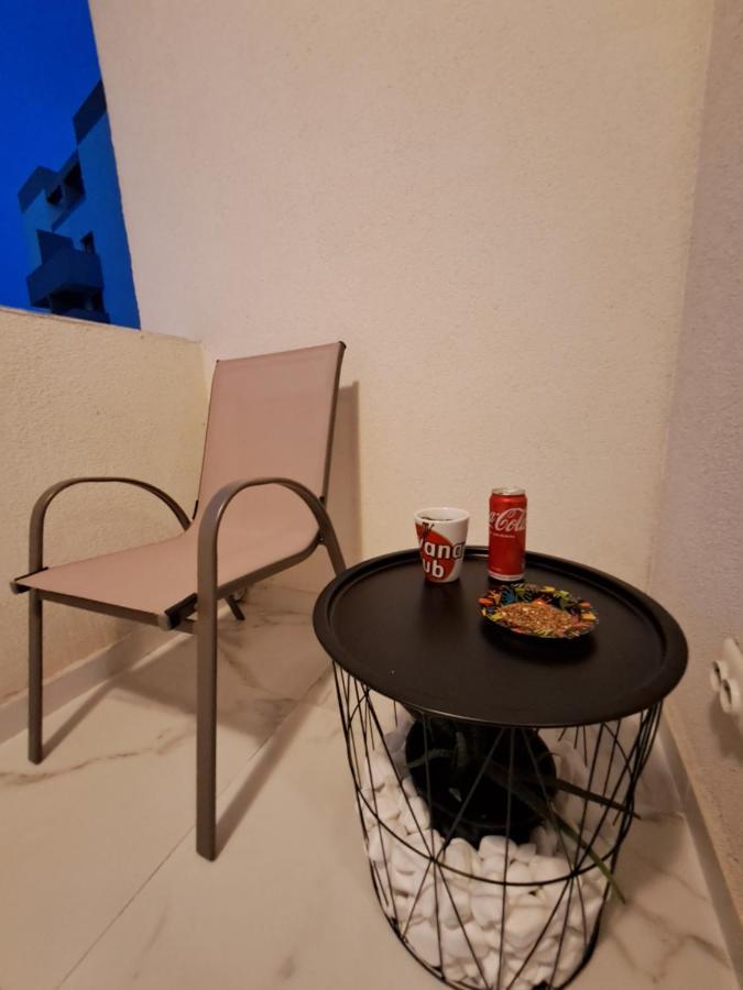 Happy Rental Apartments 2 Craiova Bagian luar foto